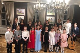 Воспитанники ДШИ имени Дмитрия Бортнянского исполнили концертную программу. Фото: официальная страница учреждения в социальных сетях